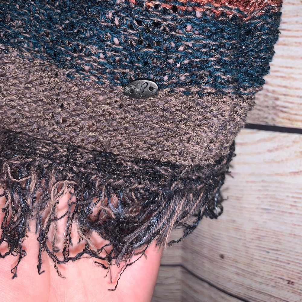 American Eagle Frayed Poncho Size L/XL - Picture 5 of 12